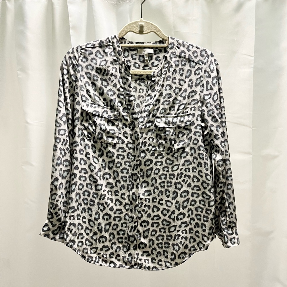 Joie 100% Silk Collarless V Neck Leopard Print Button Down Size XXS